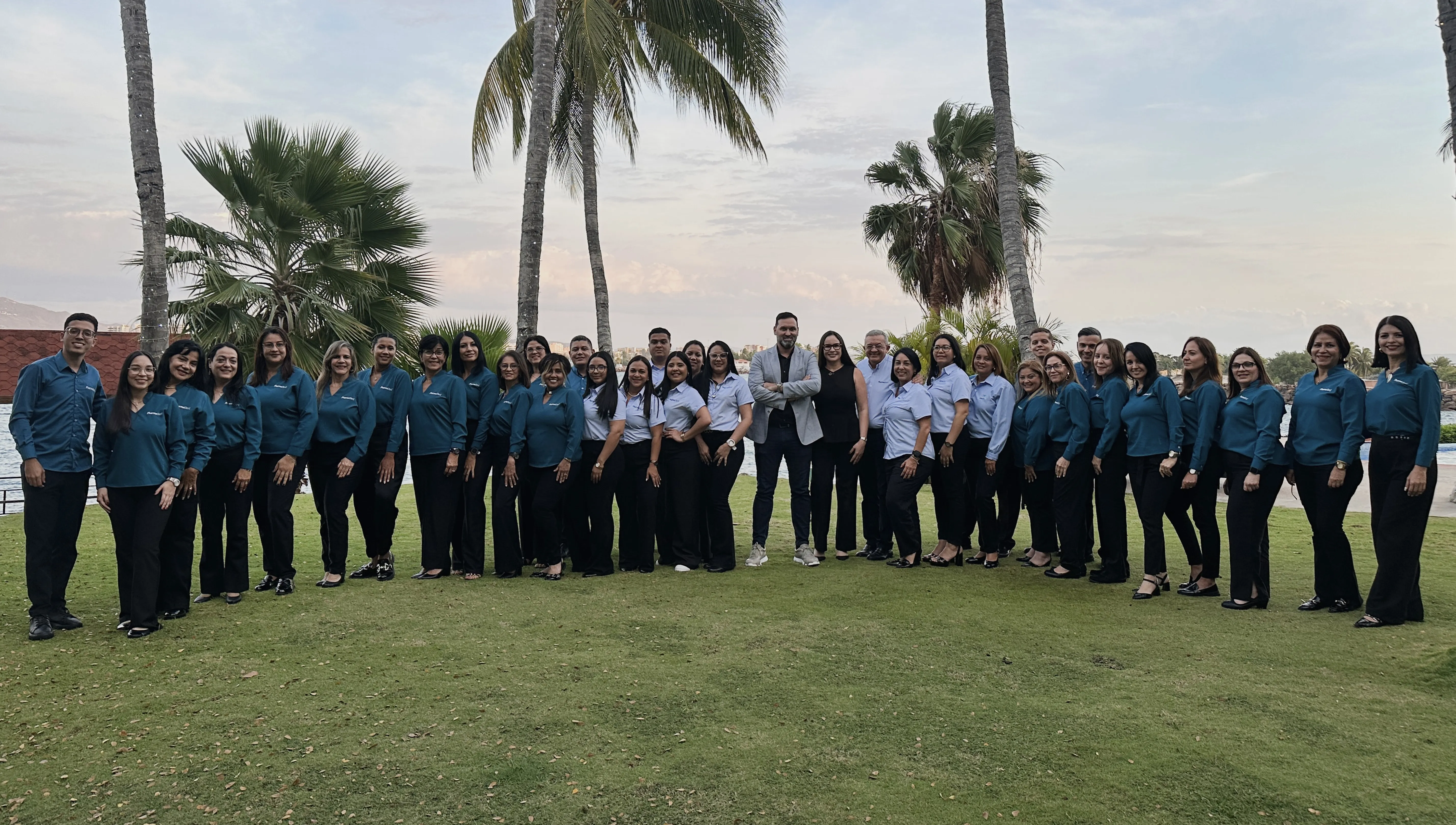 Equipo comercial de PharmaSteril en la reunión de ciclo en Lechería